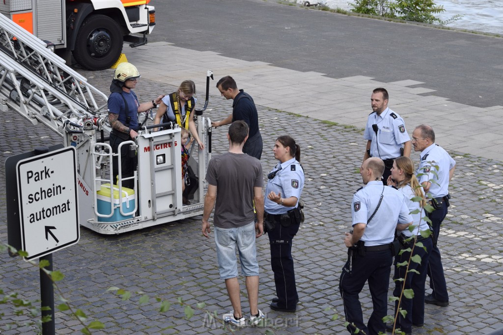 Koelner Seilbahn Gondel blieb haengen Koeln Linksrheinisch P272.JPG - Miklos Laubert